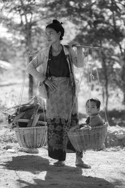 Le portage : Pratiques et Bienfaits pour le Développement de l’Enfant